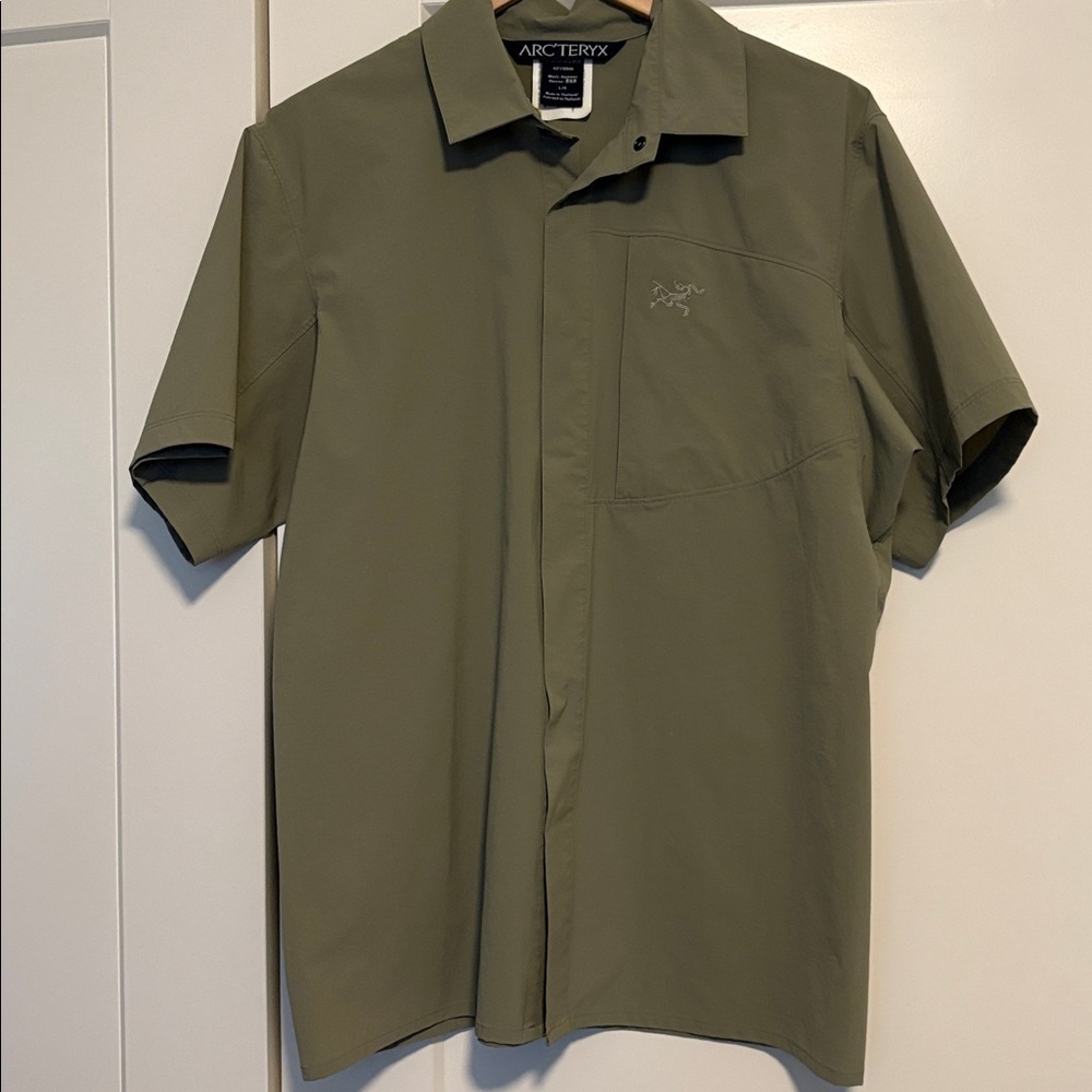 Arc’Teryx Men’s Gray/Taupe Casual Shirt—GREAT FABRIC & Style!! Like New!! Large